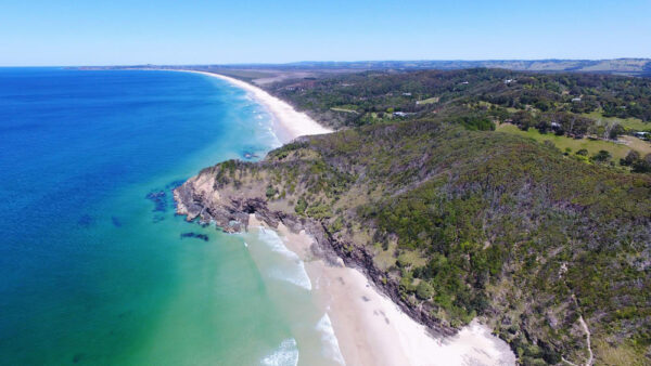 Blick auf einen Strand in Byron Bay