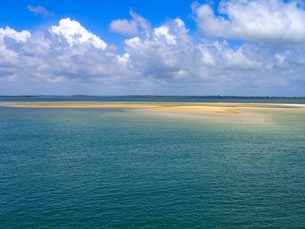 Kristallklare Gewässer entlang von Fraser Island