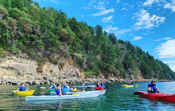 Kayaking vor Hornby Island
